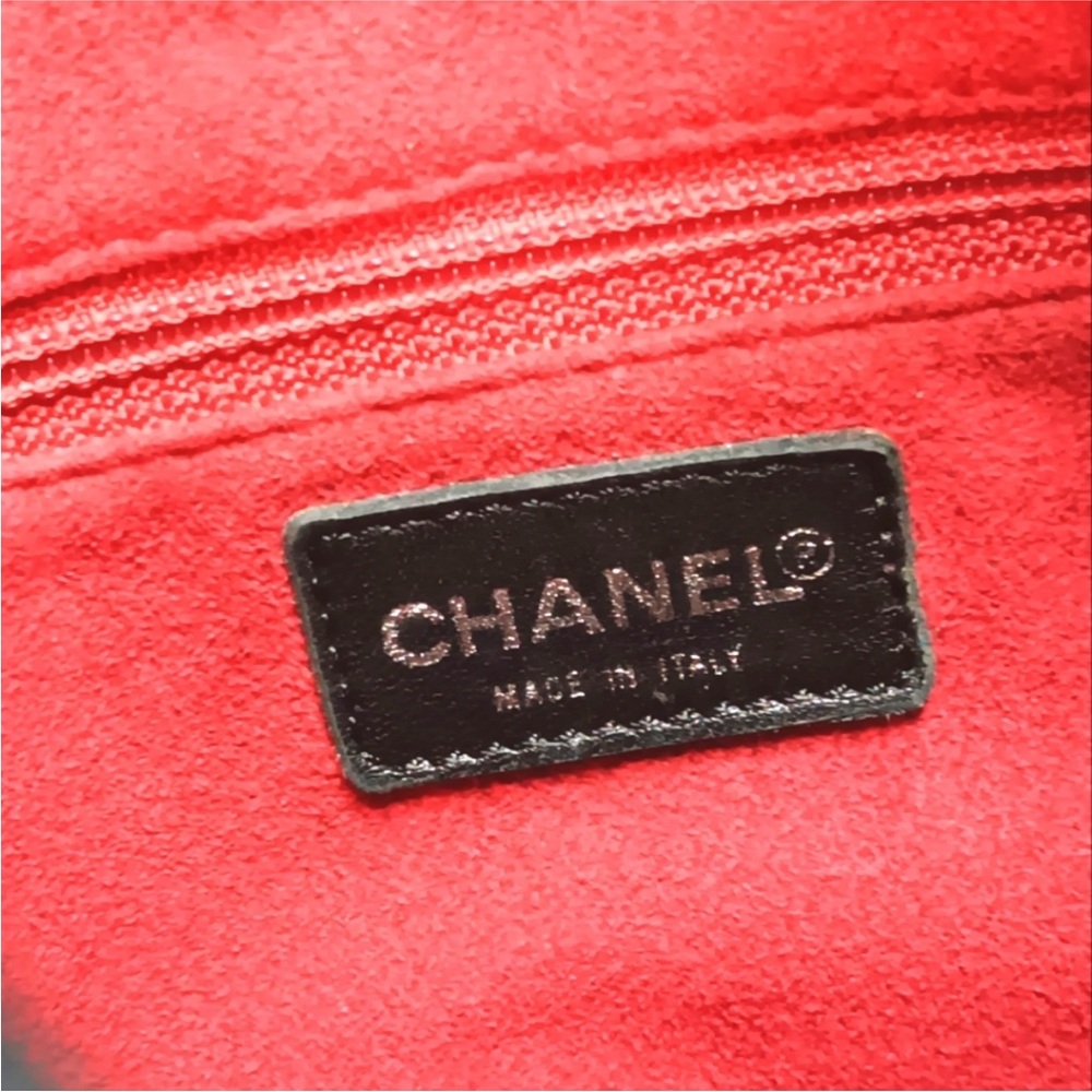 CHANEL COCO MARK CHOCOLATE BAR Shoulder Bag • EUC BLACK PATENT LEATHER - Picture 11 of 14